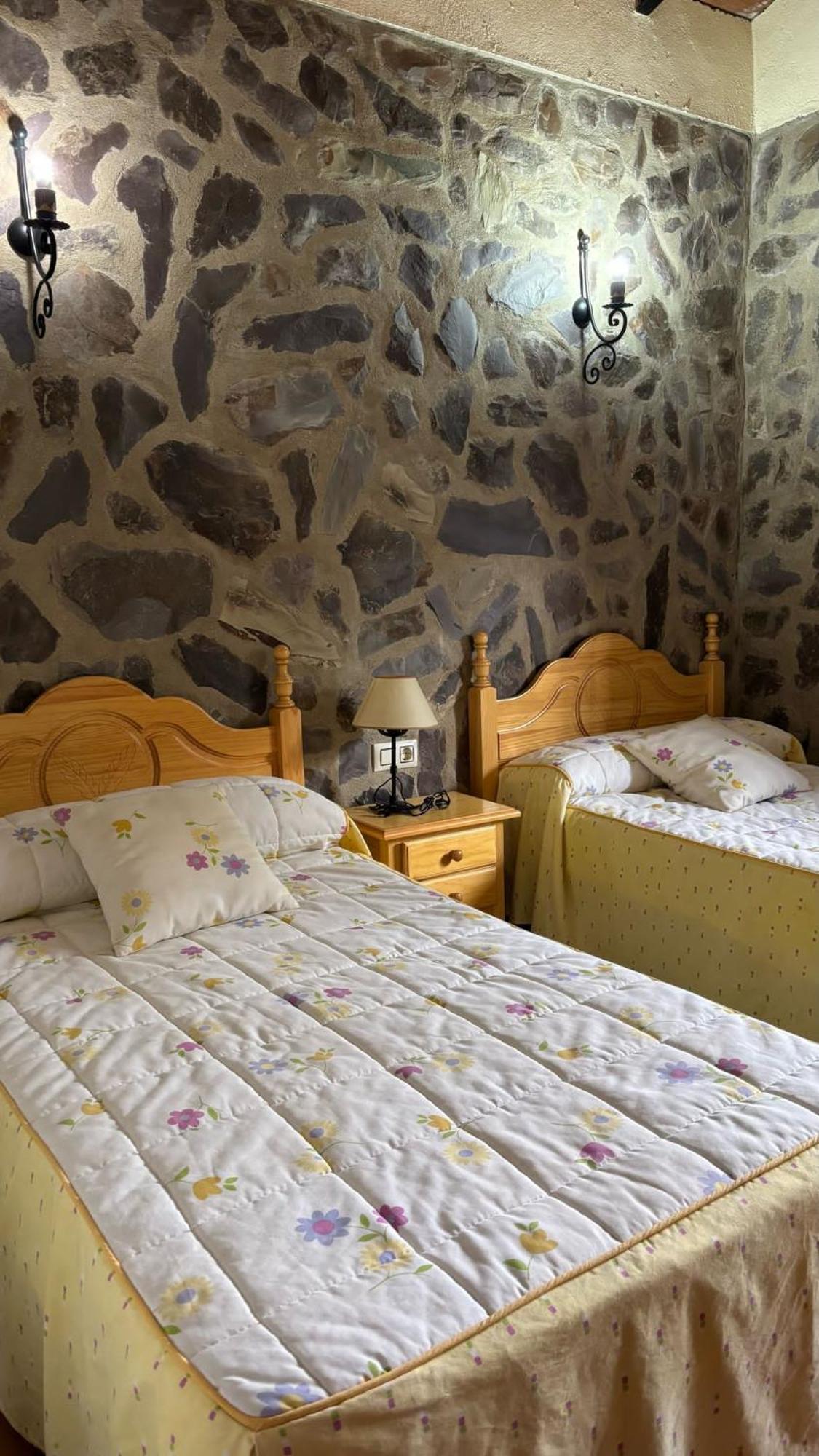 Casas Rurales Los Llanos Фуэнтес-де-Леон Экстерьер фото